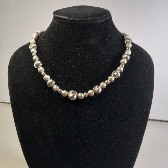 Aurora Borealis Necklace with 8 rings - Picture 4 of 9